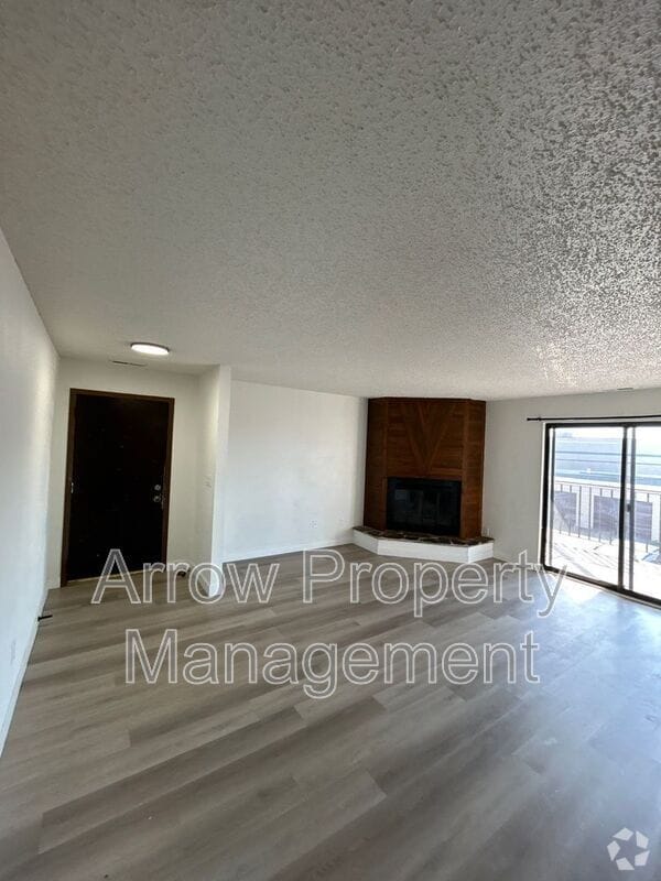 Building Photo - 203 E Arbor Ave