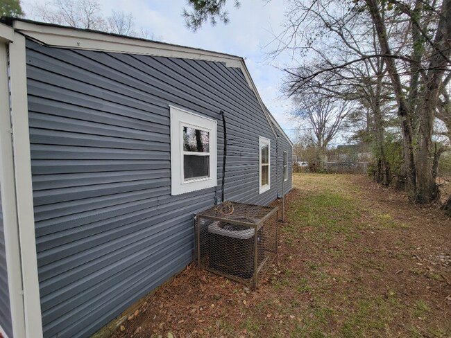 Building Photo - 1369 Woodward Rd