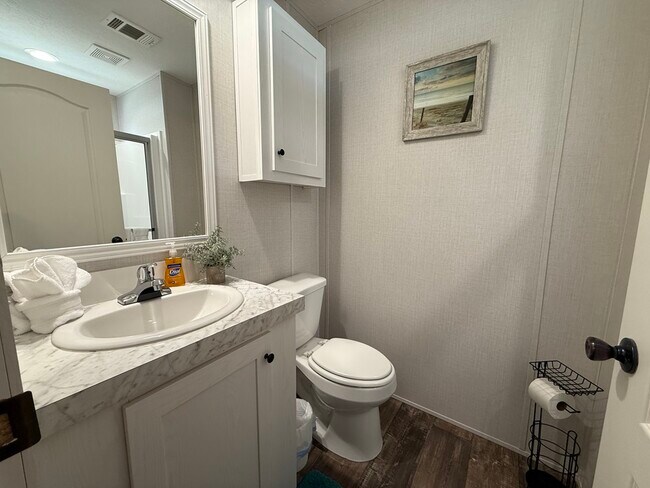 Foto del edificio - 6702 Lakewood Dr