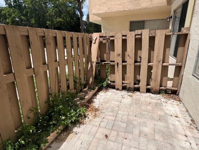 Foto del edificio - 8251 NW 8th Pl