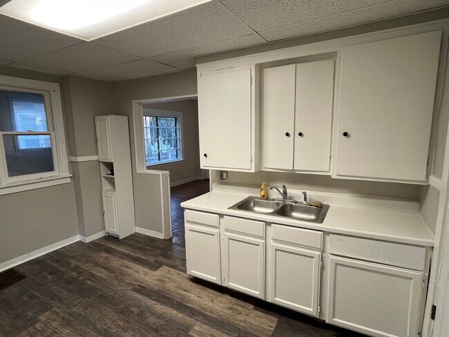 Foto del edificio - 749 Alpine Ave NW