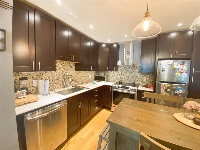 Foto del edificio - 240 Heath St