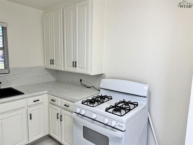 Foto del edificio - 4121 Faith Rd