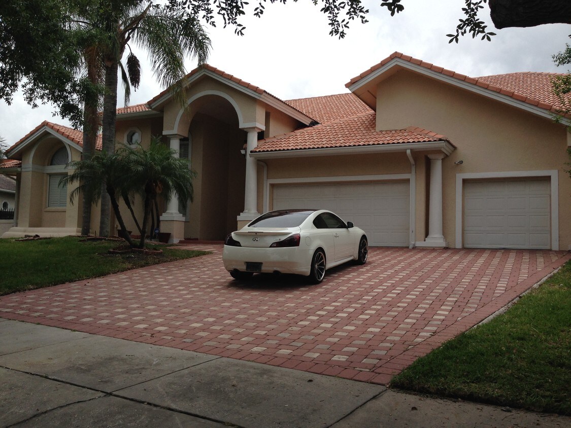 Primary Photo - 2140 Lake Vilma Dr