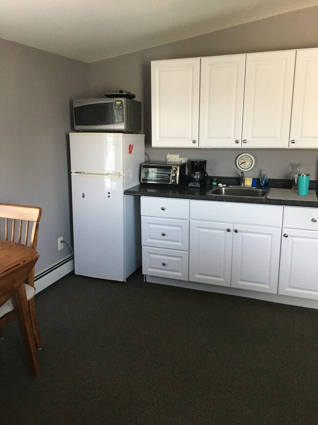 kitchen - 323 Edelweiss Rd