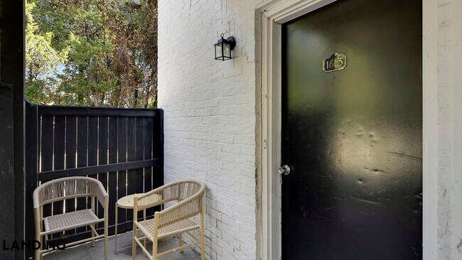 Foto del edificio - 1225 E Pleasant Run Rd