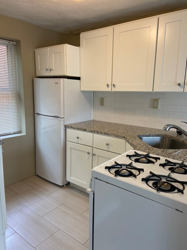 Building Photo - 81 Saint Botolph St