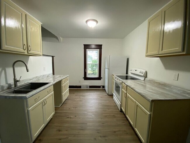 Foto del edificio - Cozy 2-Bed Single-Family in East Akron — P...