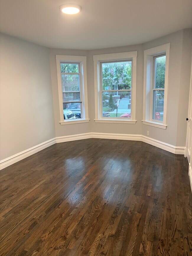 Foto del edificio - 2947 N Springfield Ave