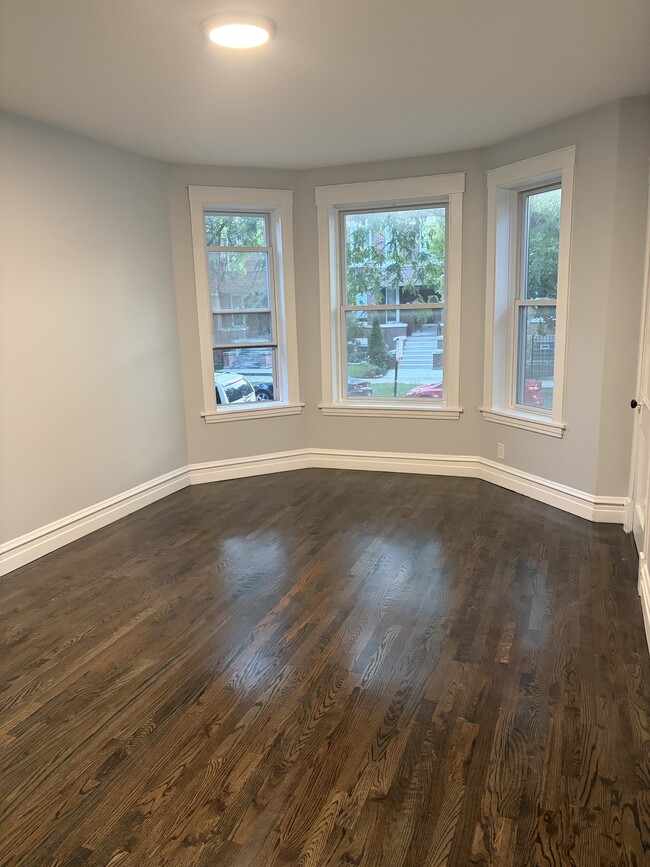 Building Photo - 2947 N Springfield Ave