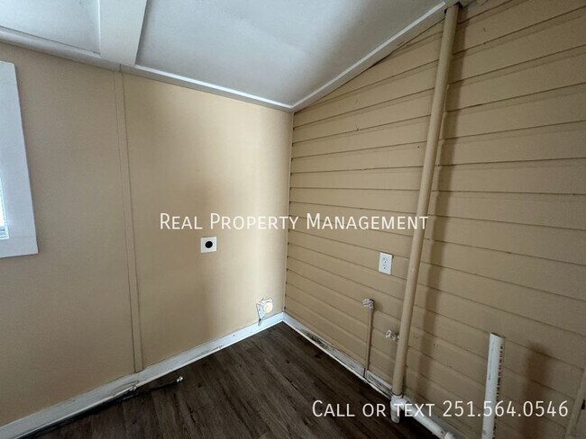 Foto del edificio - 2064 Andrews St