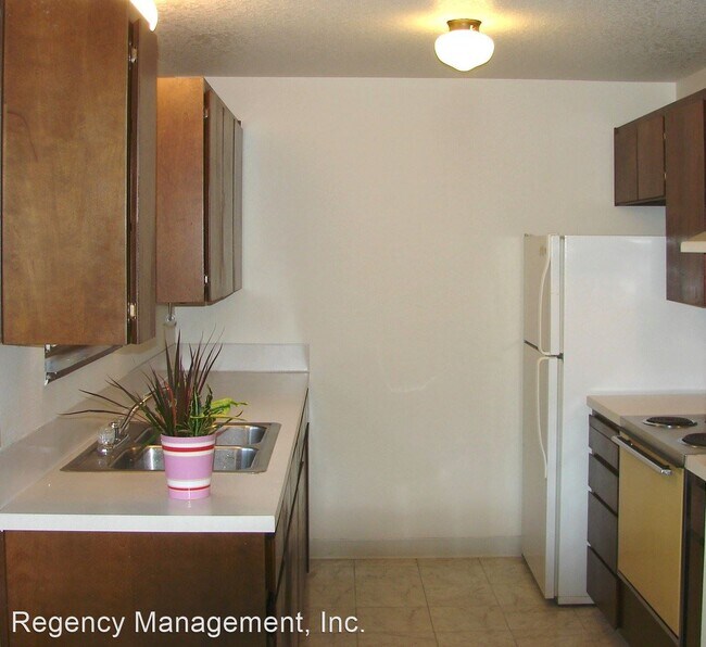 Building Photo - 1 br, 1 bath Apartment - 2747 20th Place