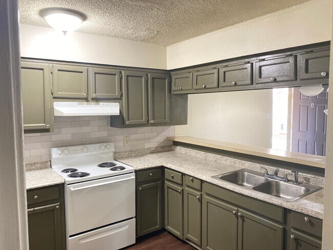 Building Photo - 1346 Jade Ave