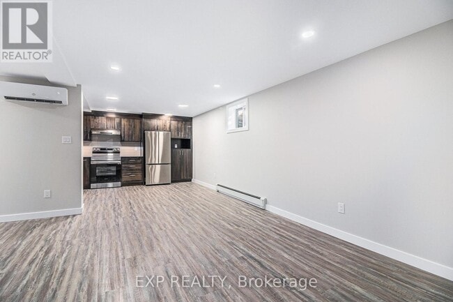 Building Photo - 1513 Queenswood Crescent