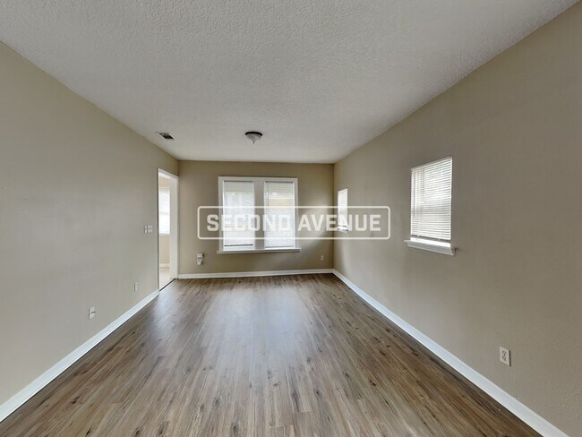 Foto del edificio - 1740 Myrtle Ave N
