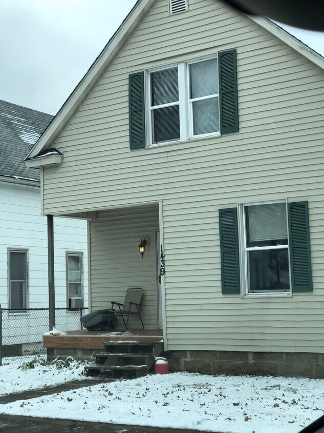 Primary Photo - 2 BR/1 BA home