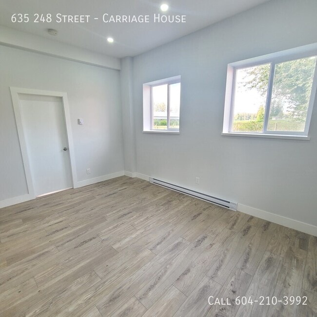 Building Photo - Cozy Coach House-Utilities Included!