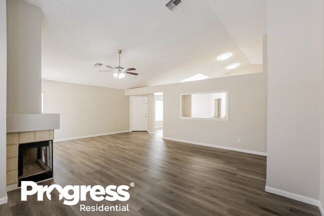 Building Photo - 2732 W Gila Ln