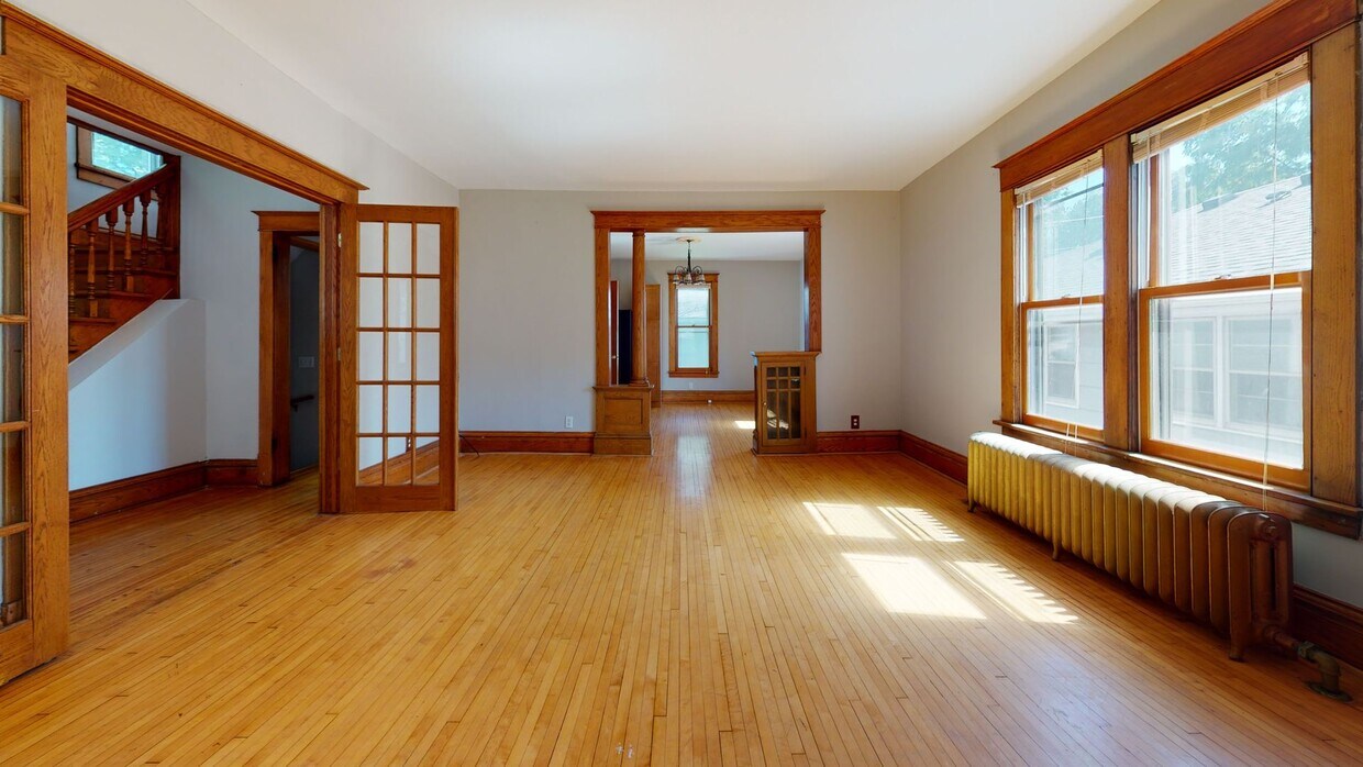 Foto principal - Affordable 5-Bedroom House - Close to U of...