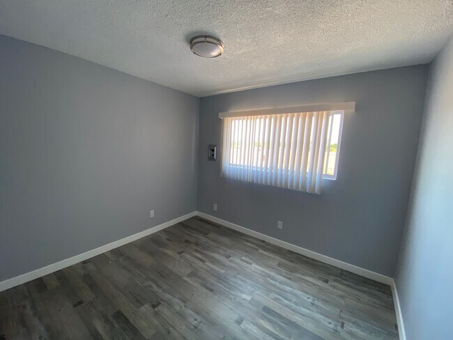 Building Photo - 3164 Sequoia Dr
