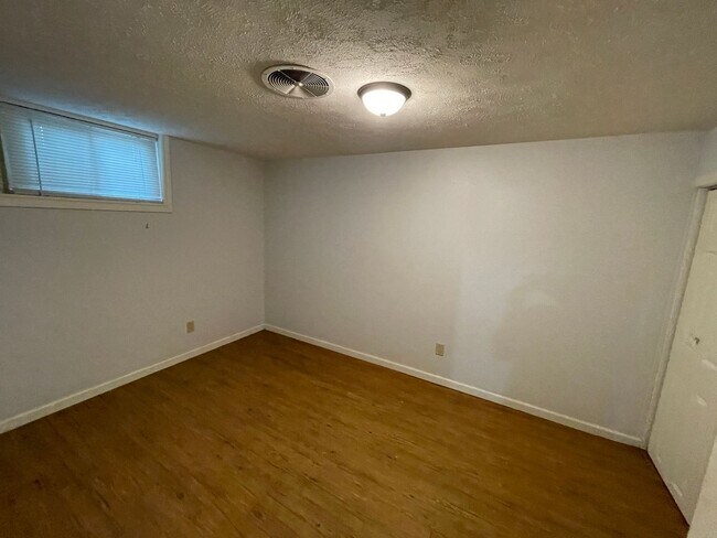 Building Photo - 1821 Anderson Ave