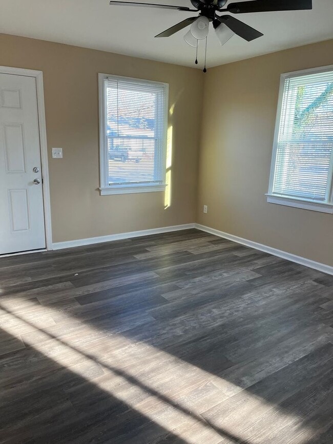 Photo - 3 Bedroom | 2 Bath | 1,098 Sq Ft | Updated Interior House