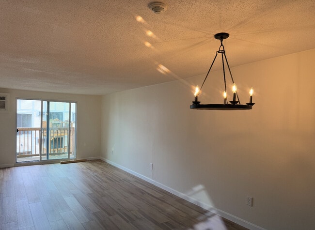 Building Photo - 5 Lancelot Ct