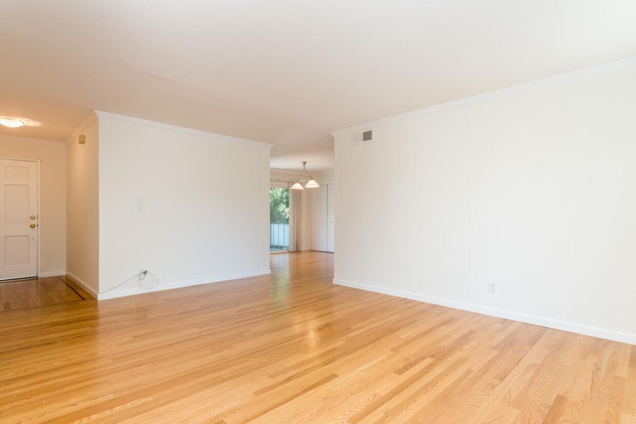 Building Photo - 445 Oak Grove Ave
