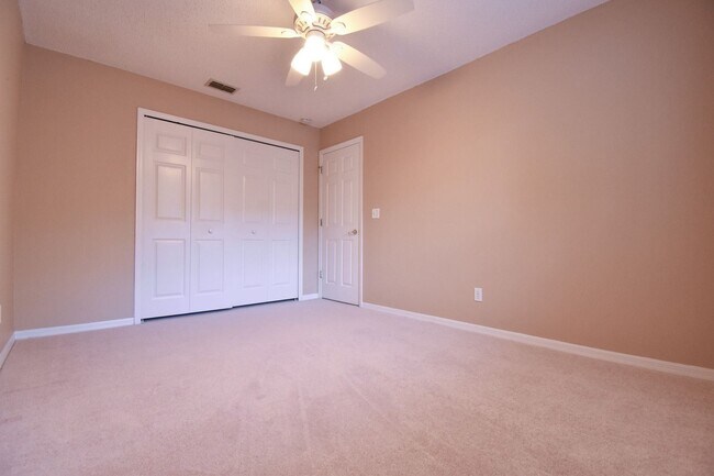 Building Photo - 4 br, 2.5 bath House - 1188 Brampton Place