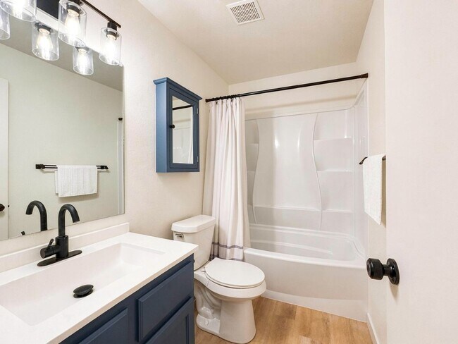 Foto del edificio - 4810 Stone Pointe Dr