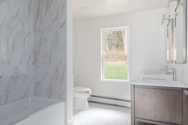 Foto del edificio - 13 Brenner Rd