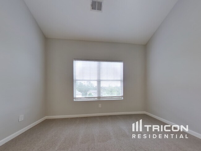 Building Photo - 456 Clematis Court