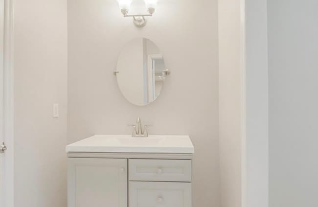 Foto del edificio - 7413 Laketree Dr