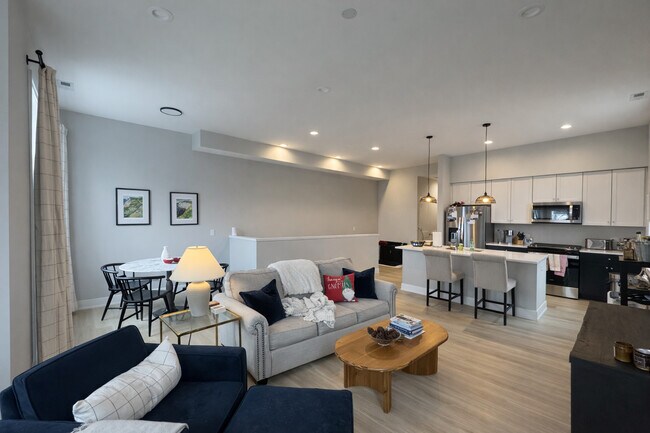 Foto del edificio - 1535 N Maplewood Ave