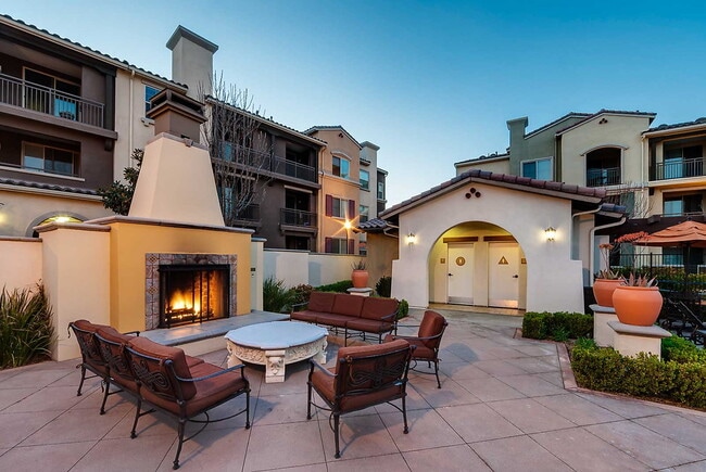 Building Photo - The Vistas of West Hills