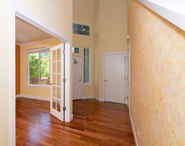Building Photo - 5801 NE Weller Ct