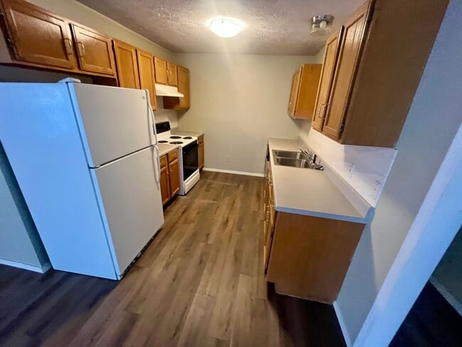 Building Photo - 1327 Carriage Ct