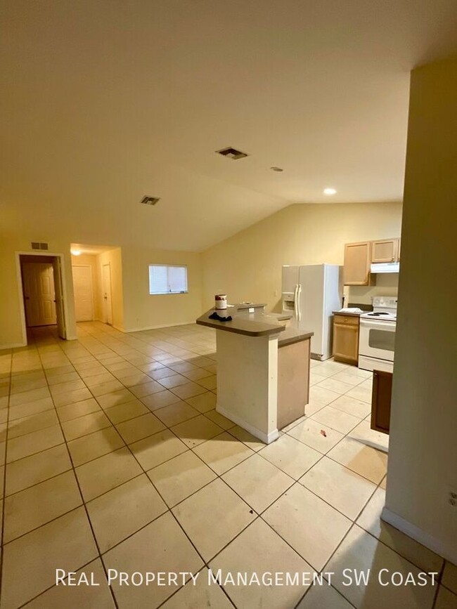 Building Photo - 127 John Ave S