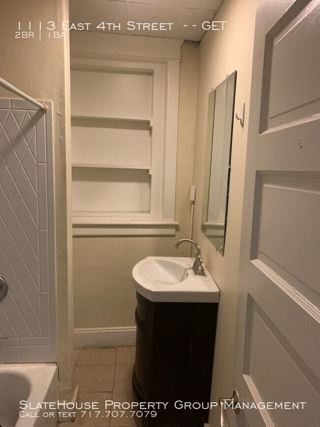 Building Photo - SUPER CLEAN READY TO RENT Two Bedroom!