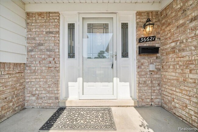 Building Photo - 36621 Waltham Dr