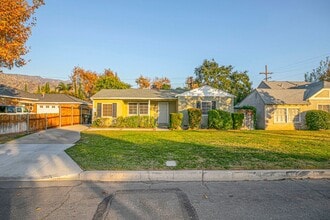 Building Photo - 2206 N Orchard Dr