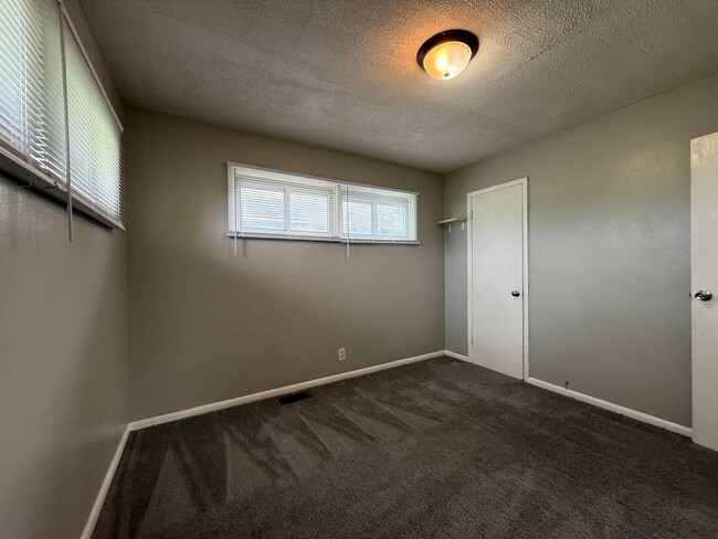 Building Photo - 3511 S Ebright St