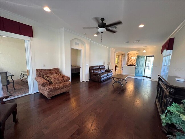 Foto del edificio - 4665 Whispering Oaks Dr