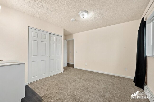 Building Photo - 928 E 10th Ave