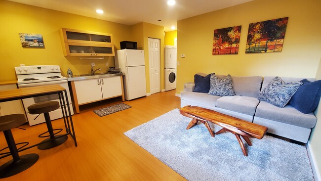Foto del edificio - 21680 Seacrest Ave NE