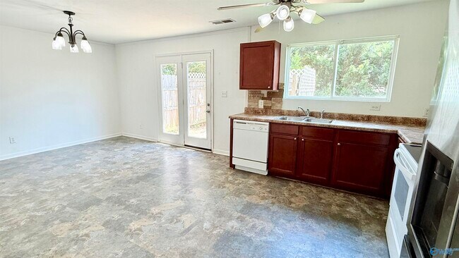 Building Photo - 15251 Tyler Mill Dr