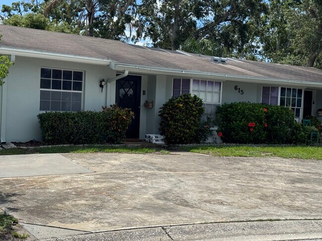 Foto del edificio - 615 Heritage Ln