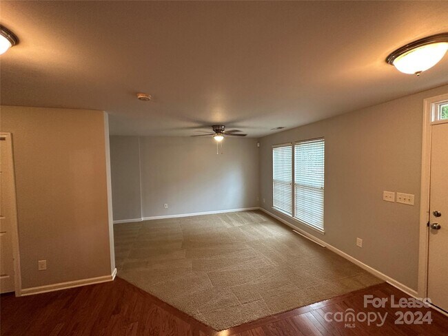 Foto del edificio - 10015 Kings Parade Blvd