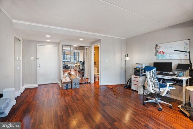 Building Photo - 200 Lombard St