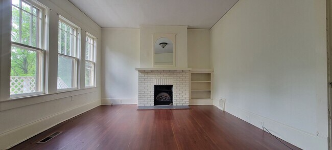 Foto del edificio - 400 Hathaway Trail
